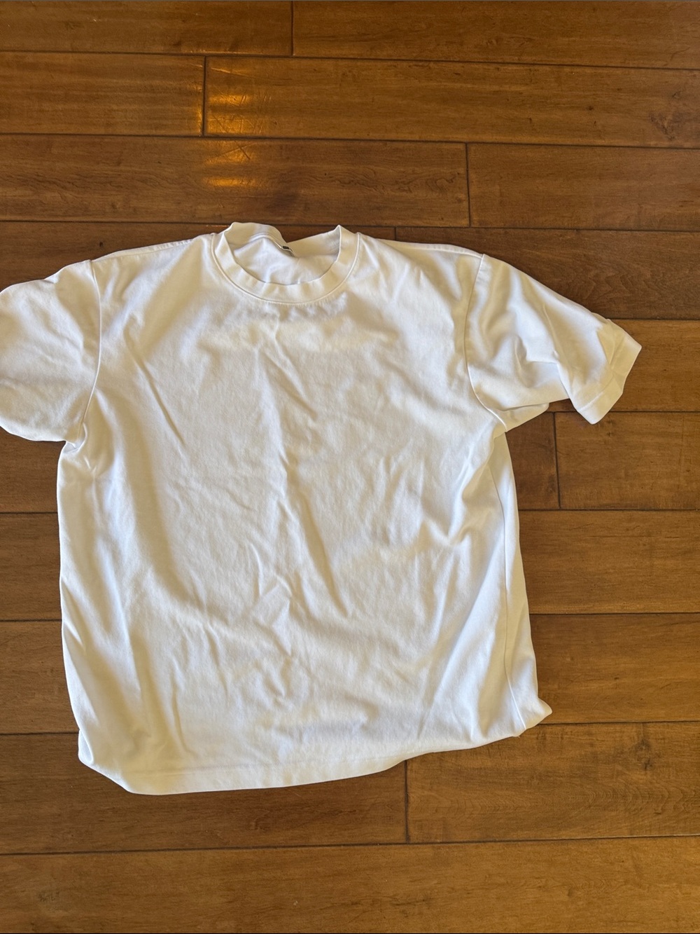 Uniqlo - Men's Classic White Crew Neck T‑Shirt size large.